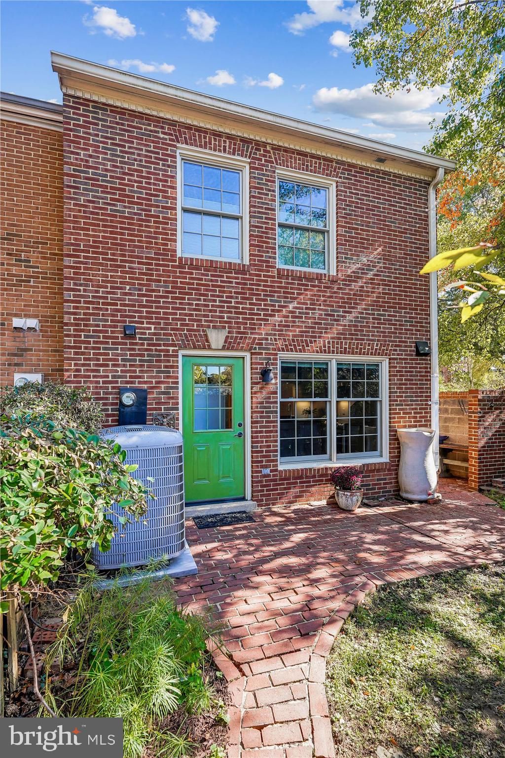 421 S COLUMBUS STREET S 421