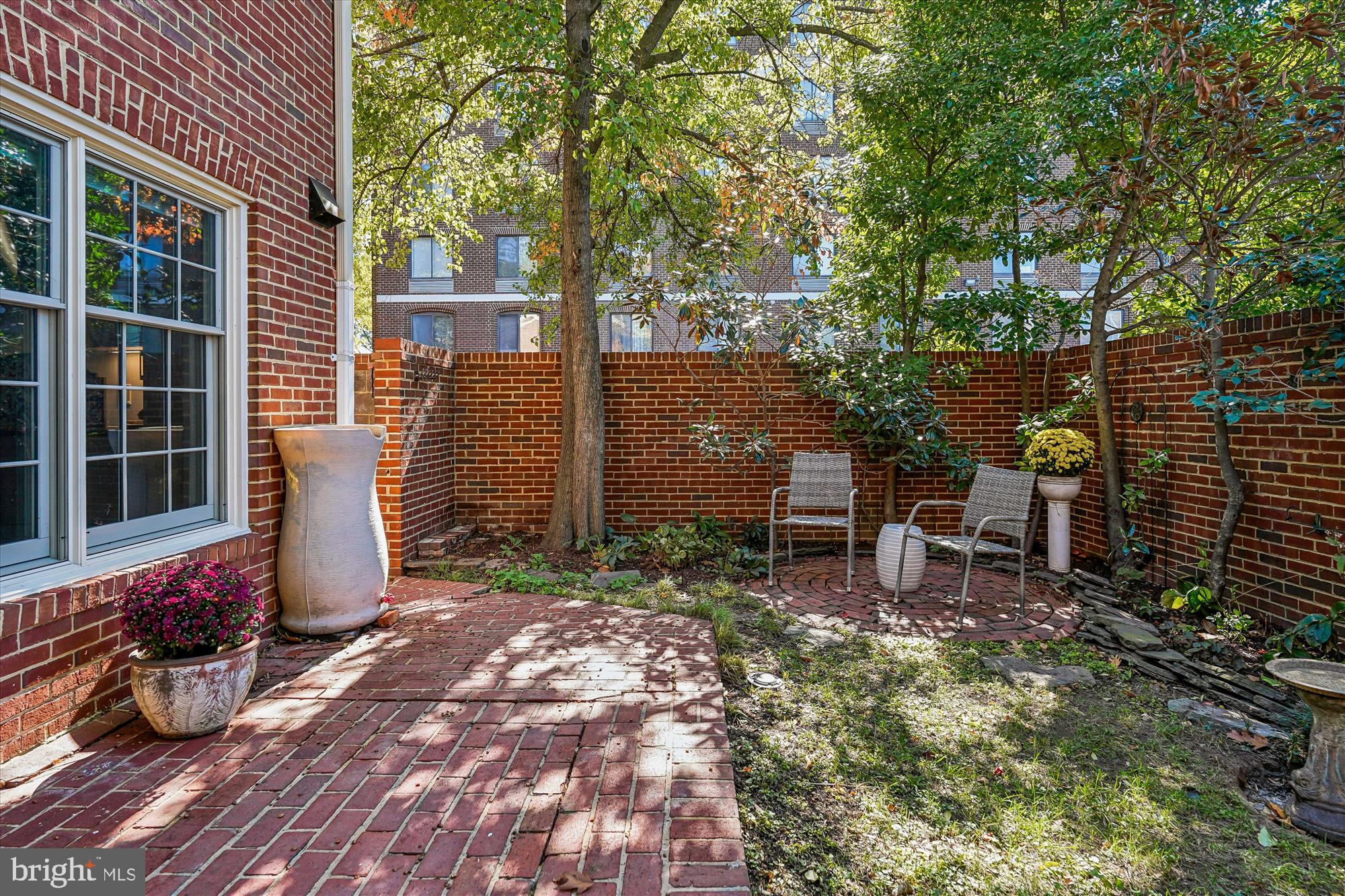 421 S COLUMBUS STREET S 421