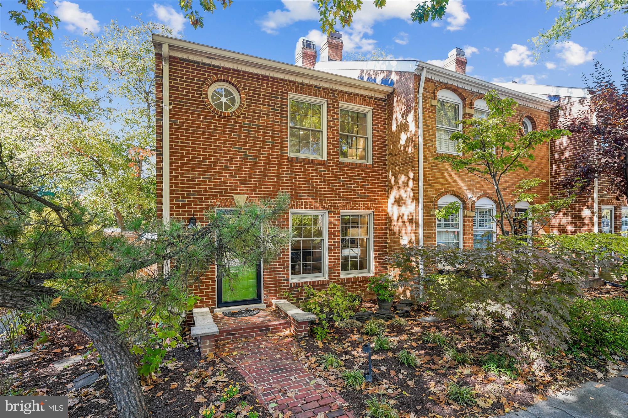 421 S COLUMBUS STREET S 421