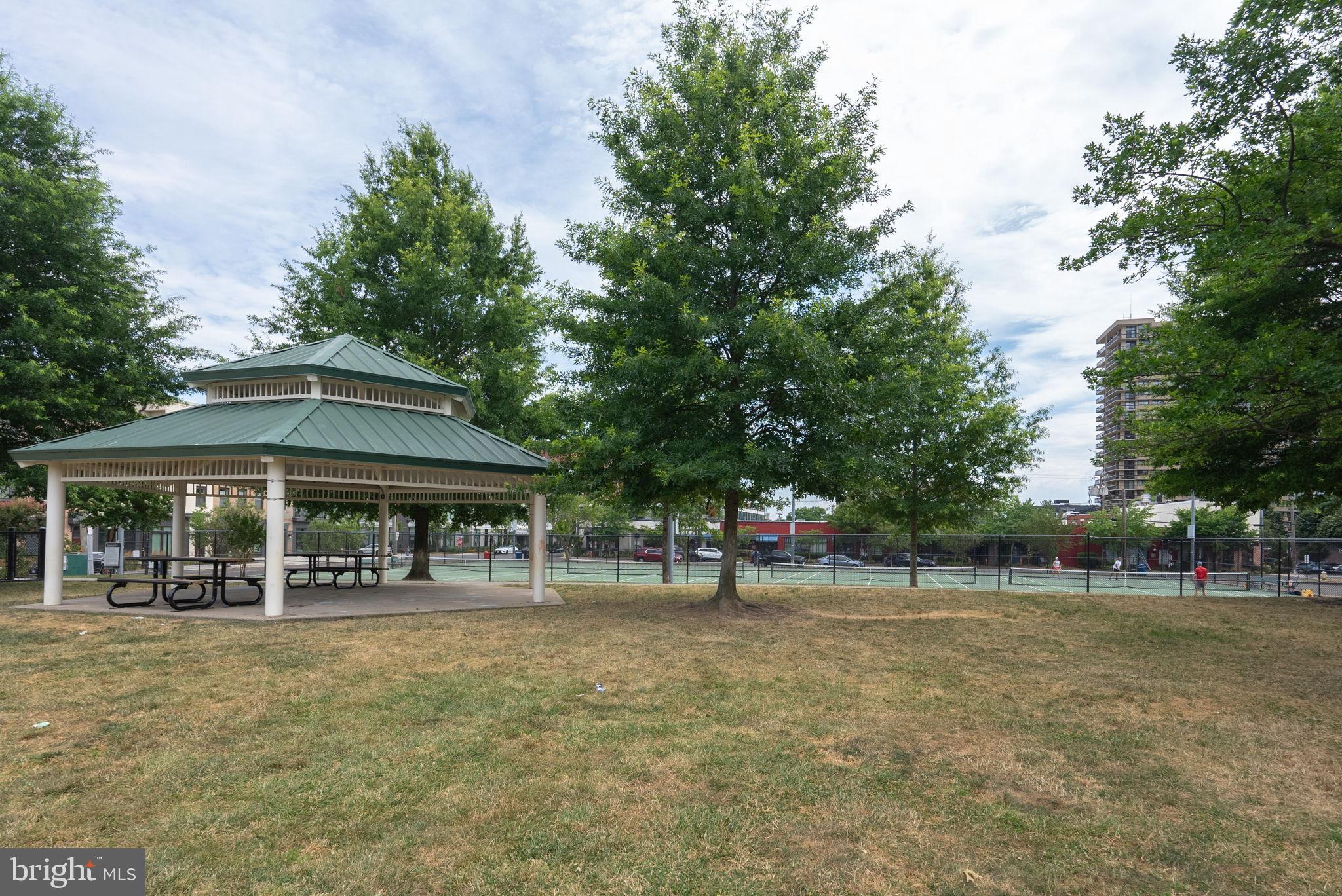 625 SLATERS LANE 401