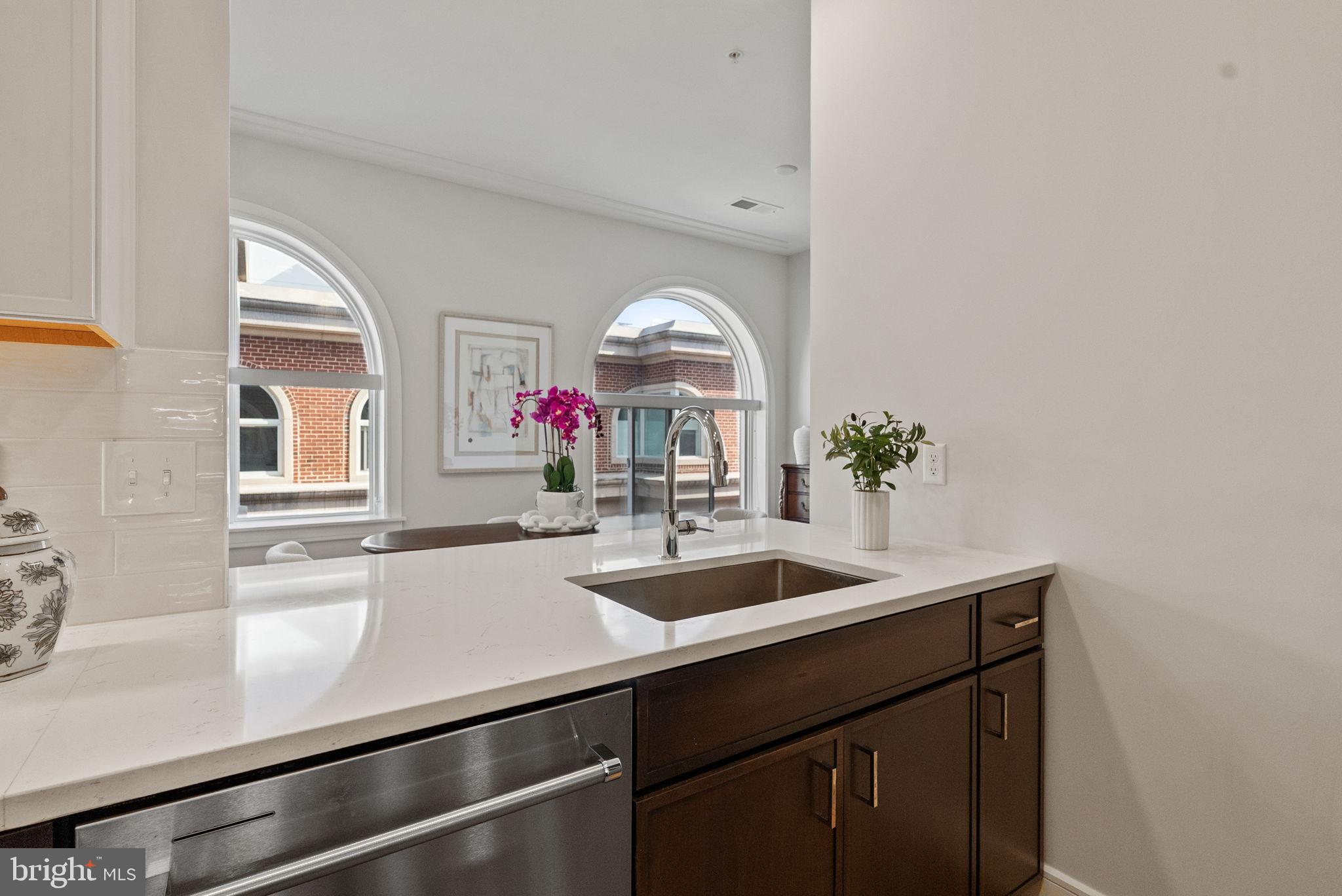 625 SLATERS LANE 401