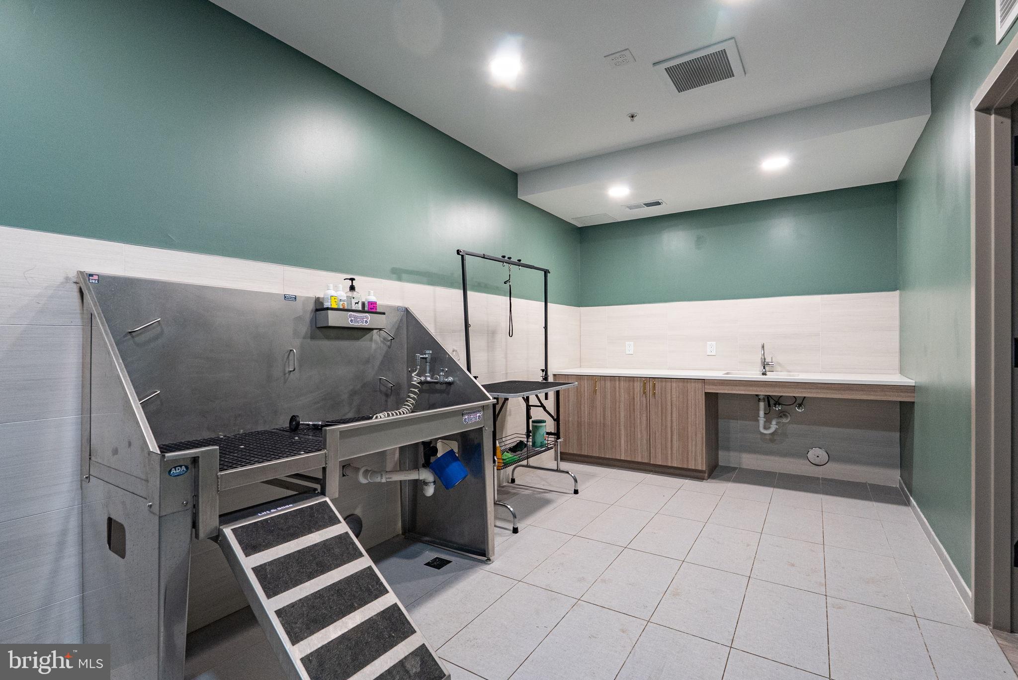 625 SLATERS LANE 401