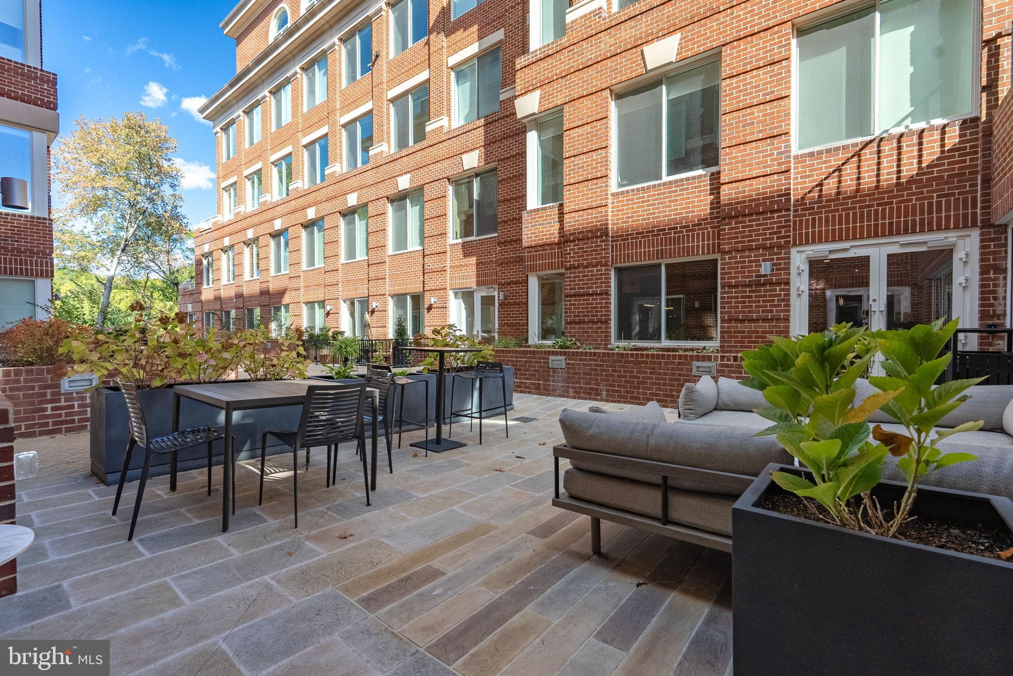 625 SLATERS LANE 401