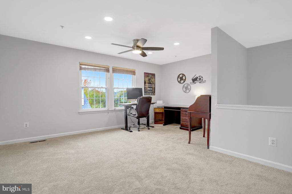 954 HARRISON CIRCLE
