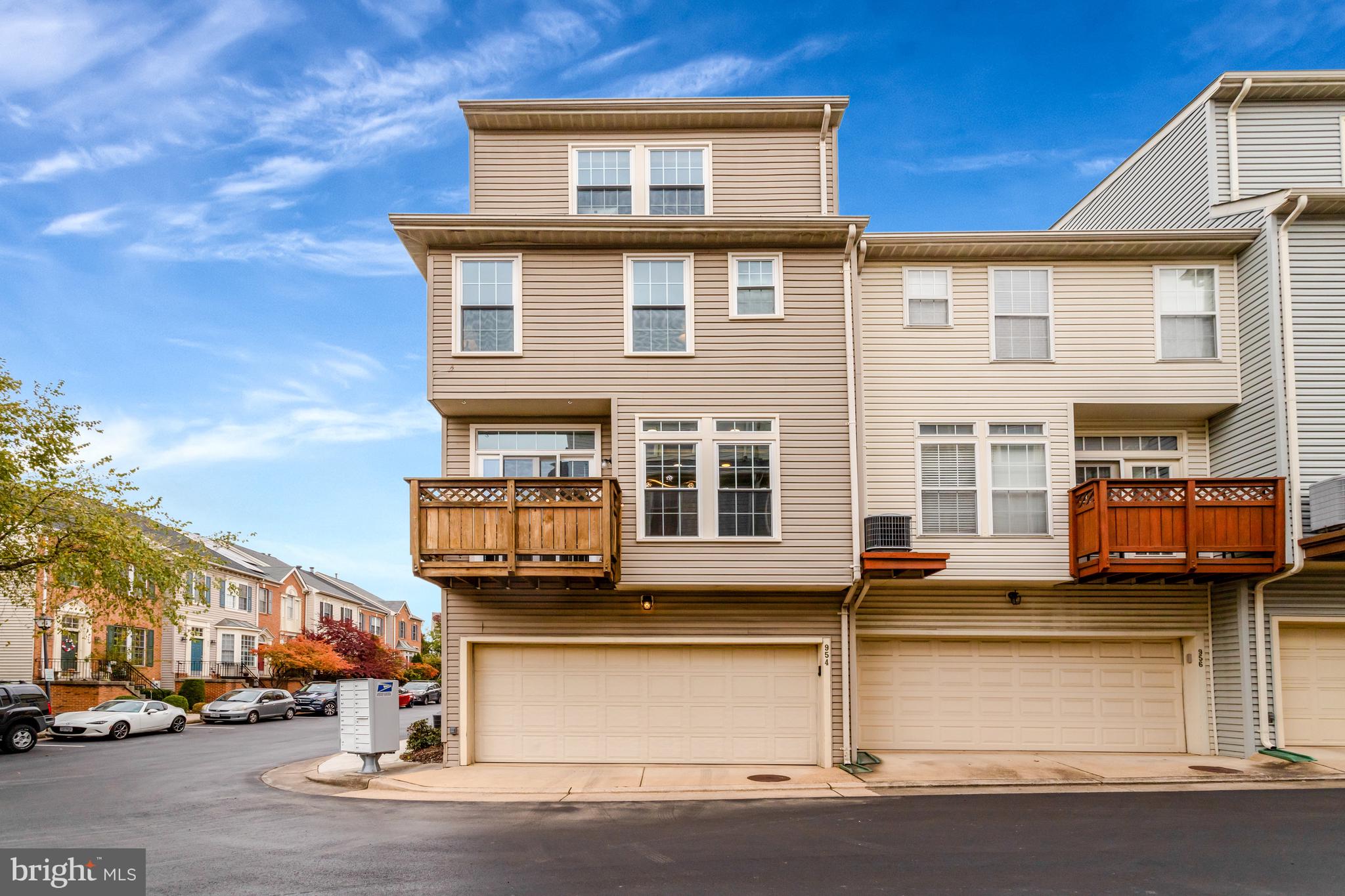 954 HARRISON CIRCLE