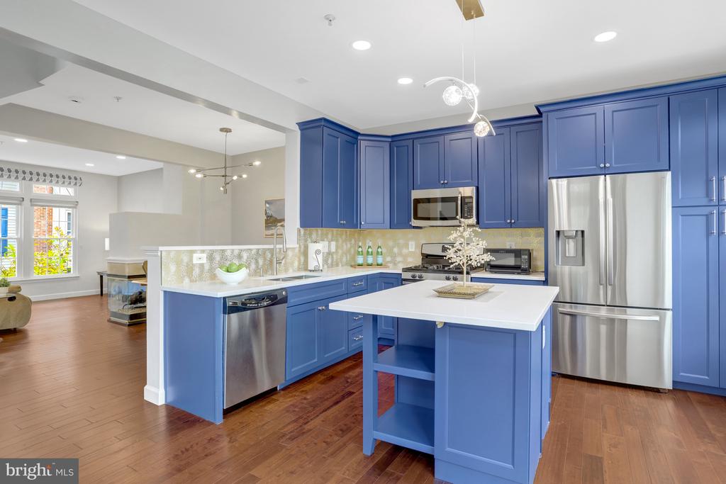 954 HARRISON CIRCLE