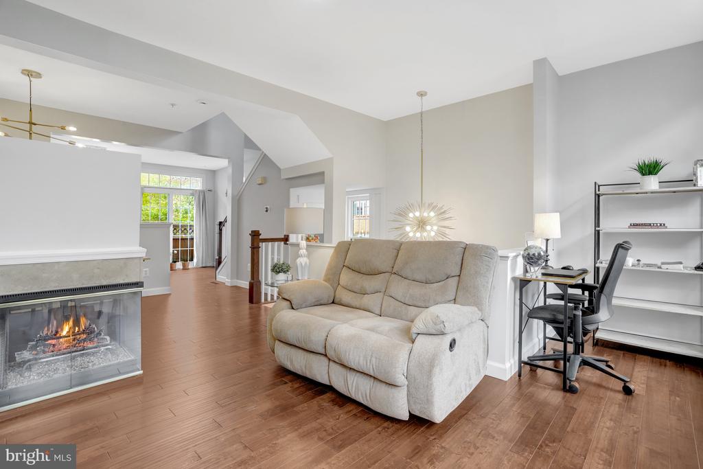 954 HARRISON CIRCLE