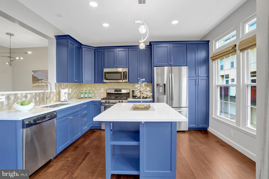 954 HARRISON CIRCLE