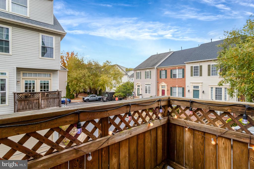 954 HARRISON CIRCLE