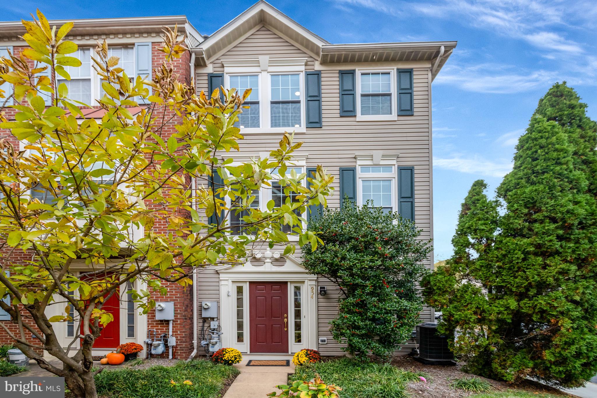 954 HARRISON CIRCLE