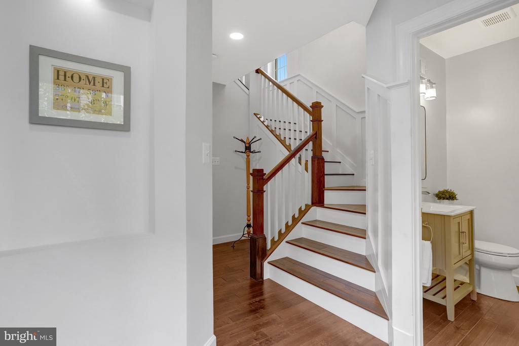 954 HARRISON CIRCLE