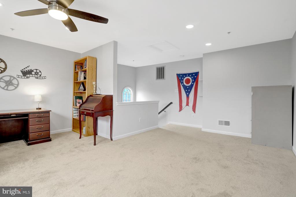 954 HARRISON CIRCLE