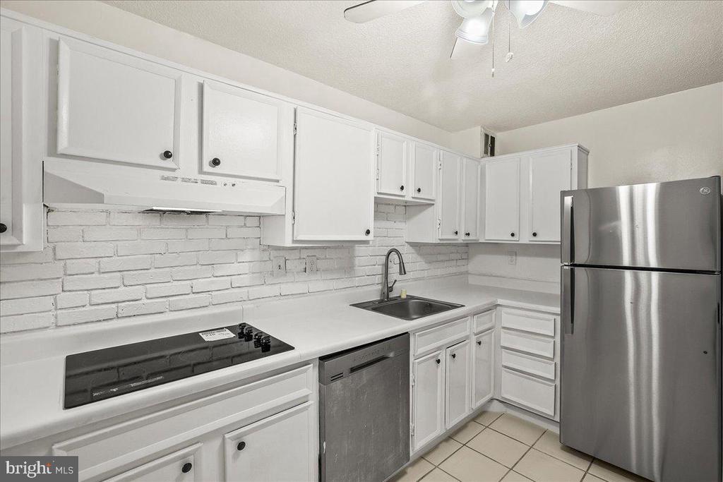 203 YOAKUM PARKWAY 519