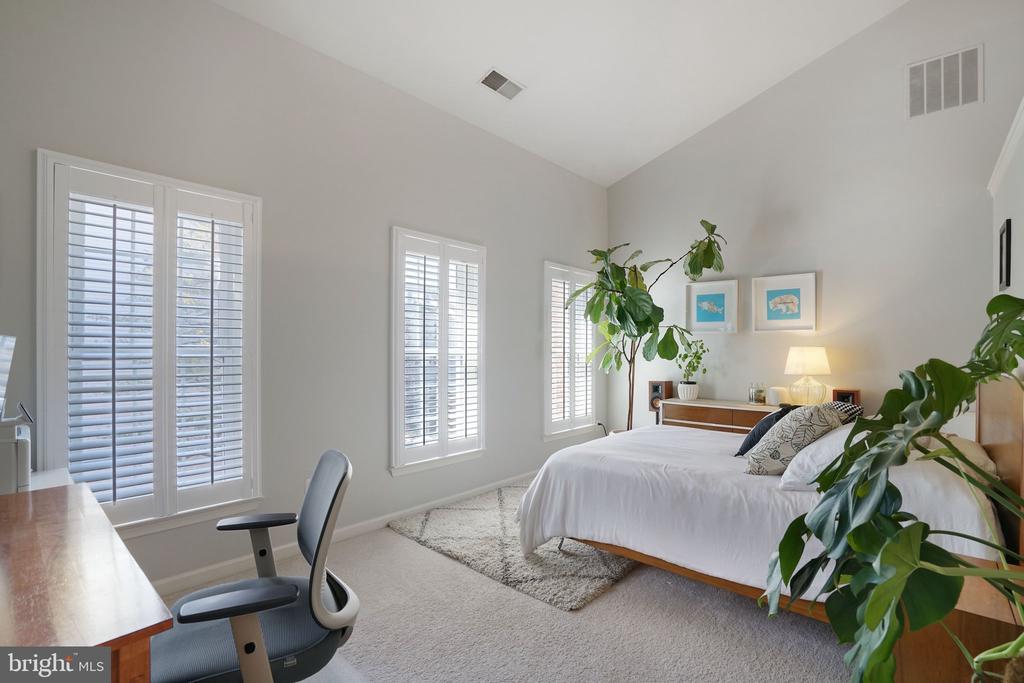 4655 LAMBERT DRIVE
