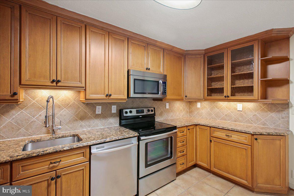 205 YOAKUM PARKWAY 817