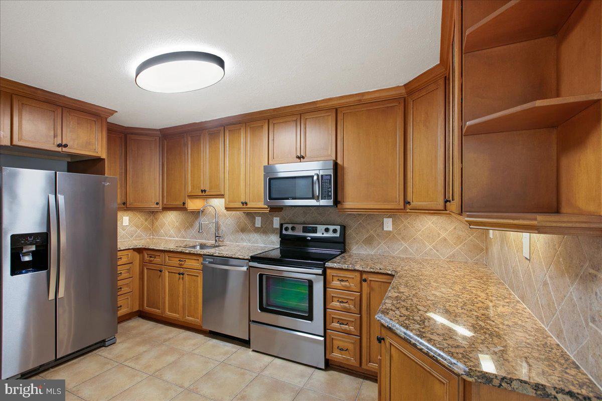 205 YOAKUM PARKWAY 817