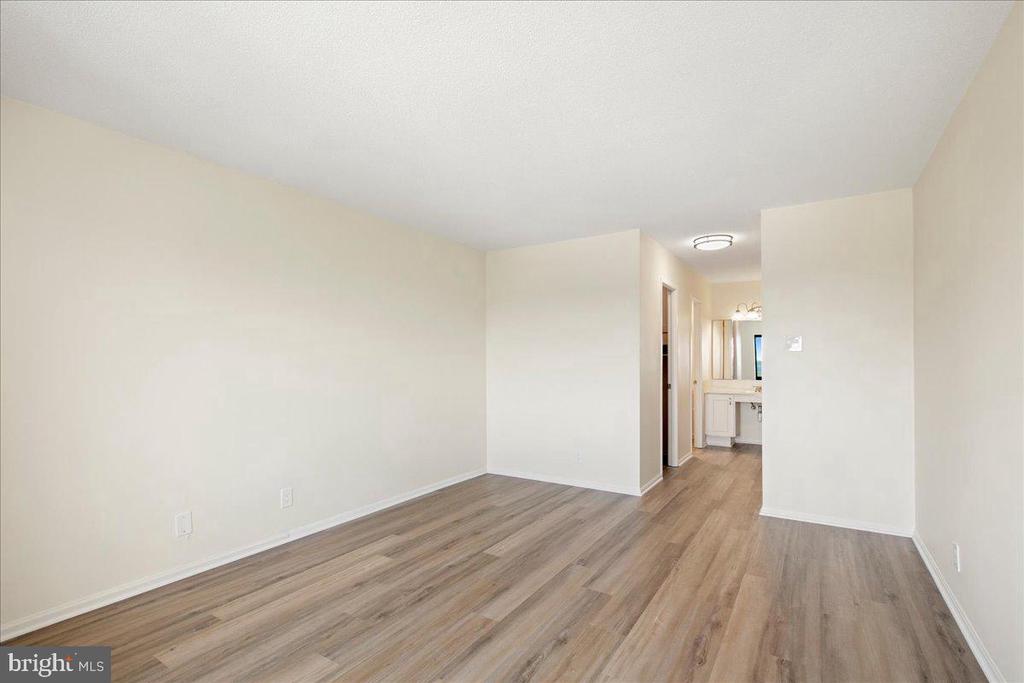 205 YOAKUM PARKWAY 817