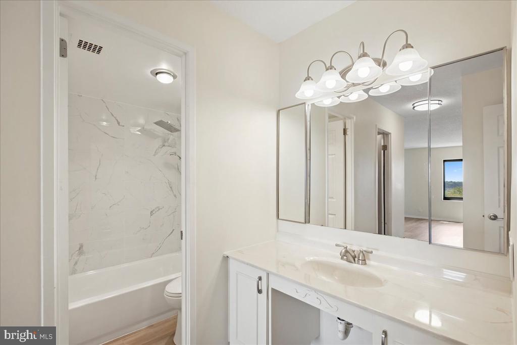205 YOAKUM PARKWAY 817