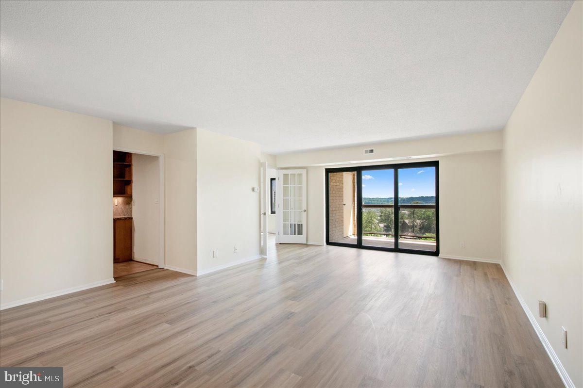 205 YOAKUM PARKWAY 817