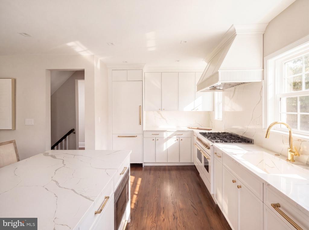 203 W MASON AVENUE