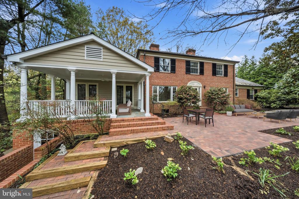 1803 NICHOLSON LANE