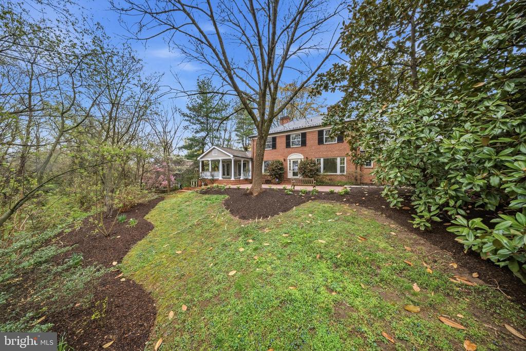 1803 NICHOLSON LANE