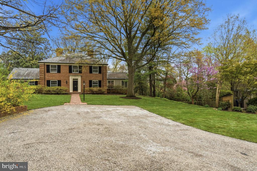 1803 NICHOLSON LANE