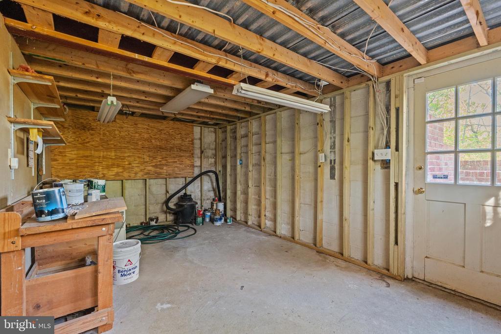 1803 NICHOLSON LANE