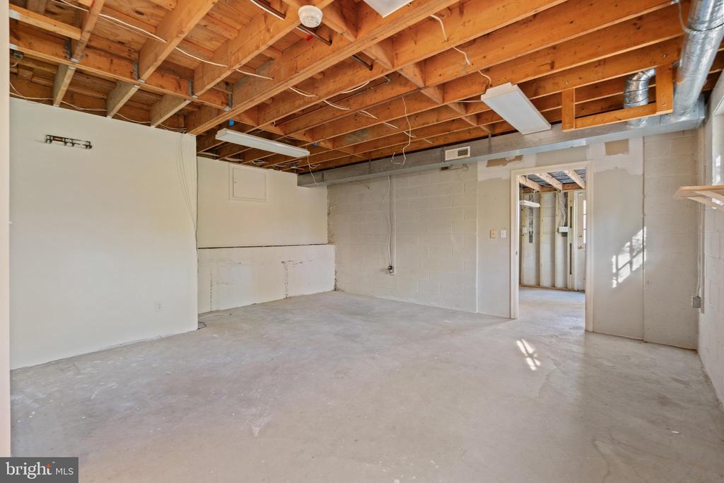 1803 NICHOLSON LANE