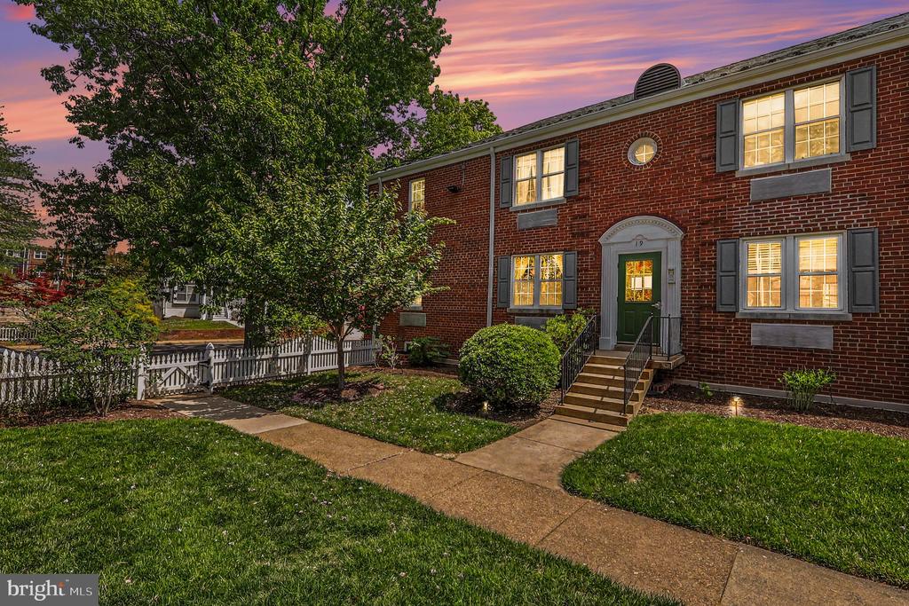 19 AUBURN COURT Unit: A