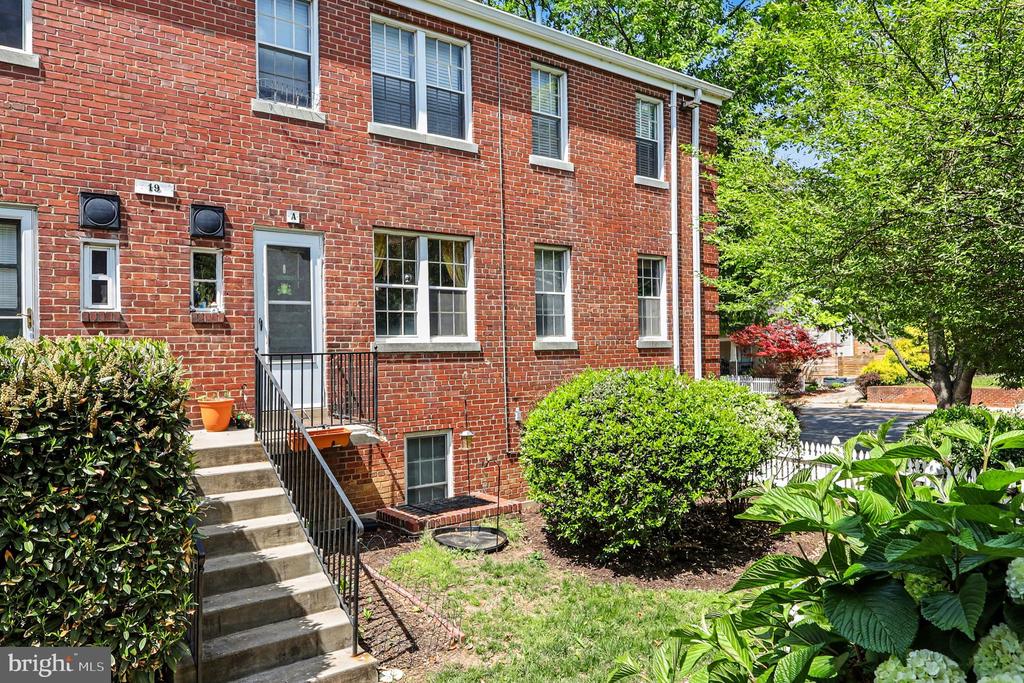 19 AUBURN COURT Unit: A