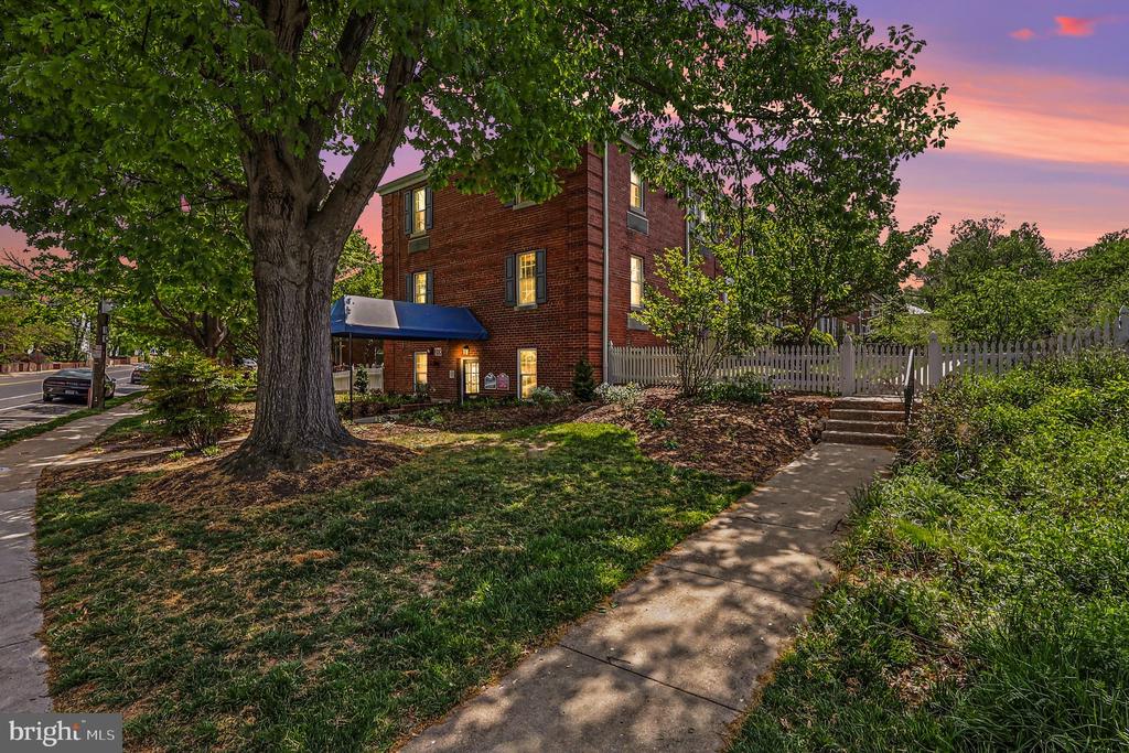 19 AUBURN COURT Unit: A