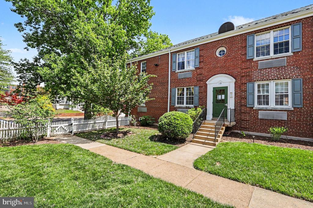 19 AUBURN COURT Unit: A