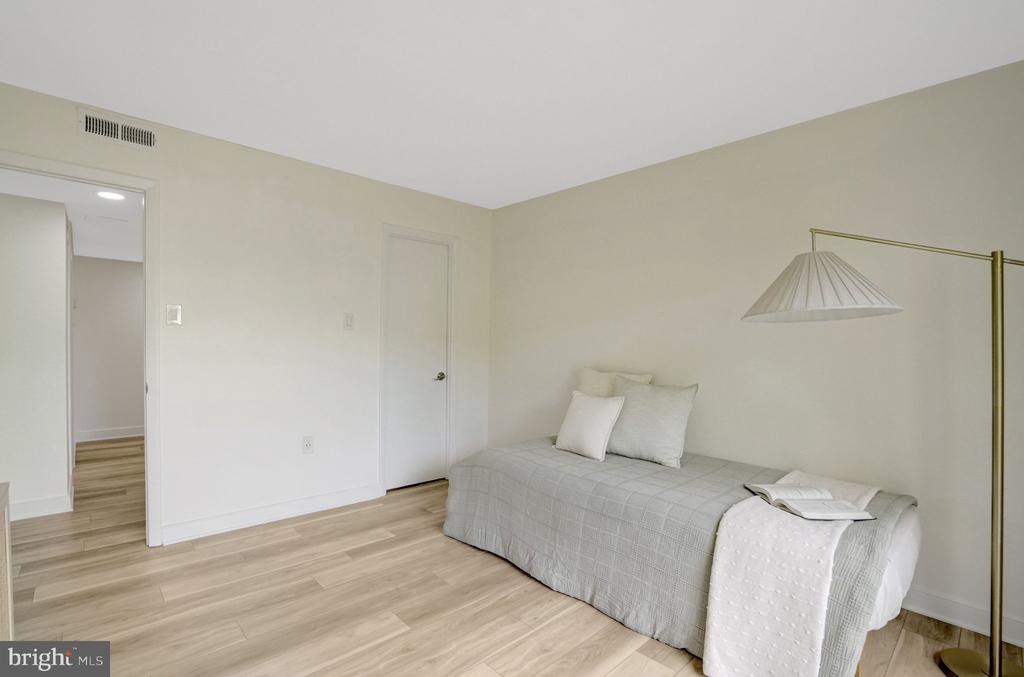 128 ROBERTS LANE 400