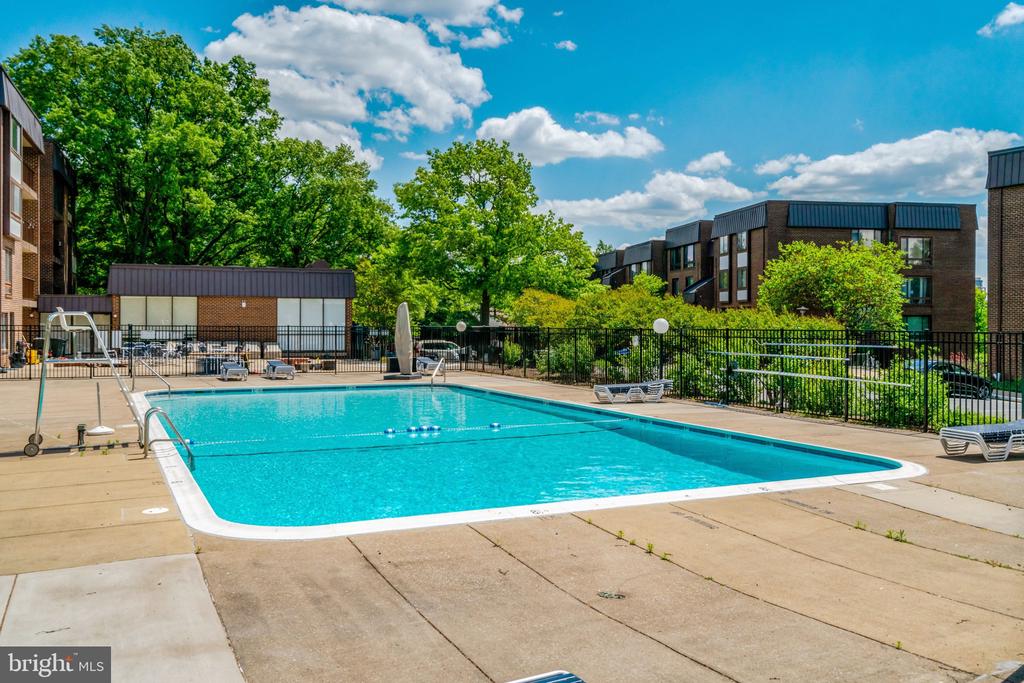 128 ROBERTS LANE 400