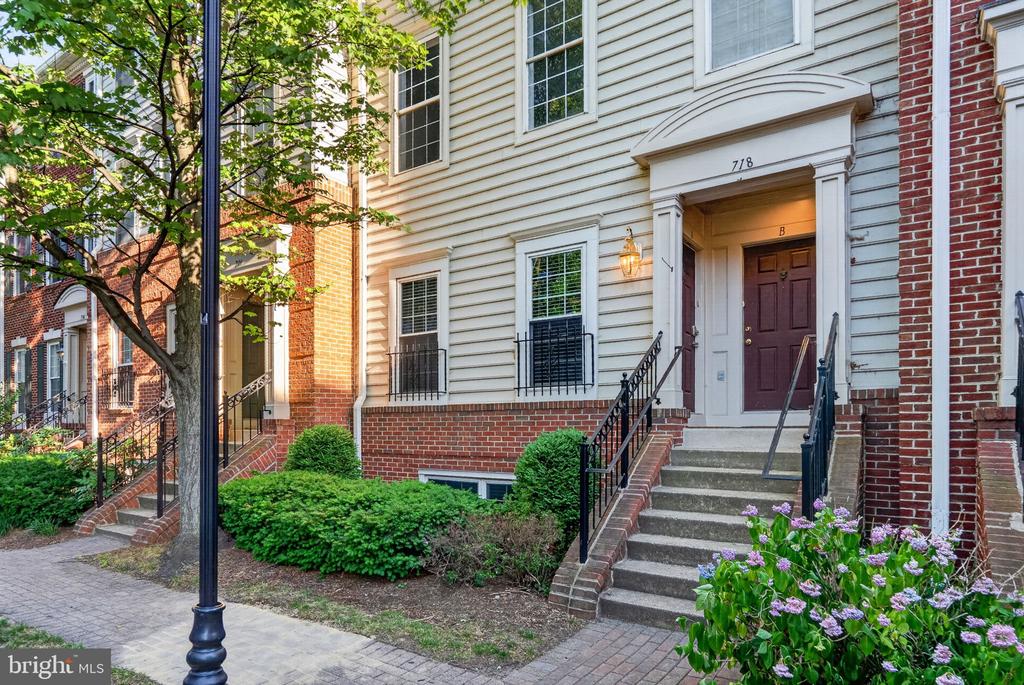 718 NORFOLK LANE Unit: A