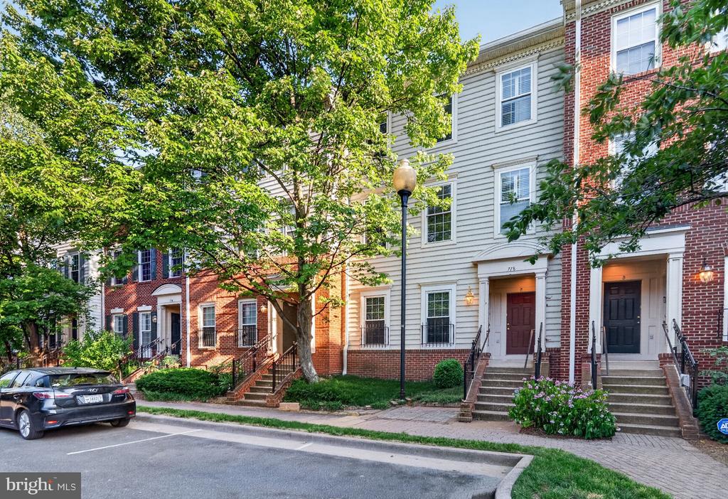 718 NORFOLK LANE Unit: A