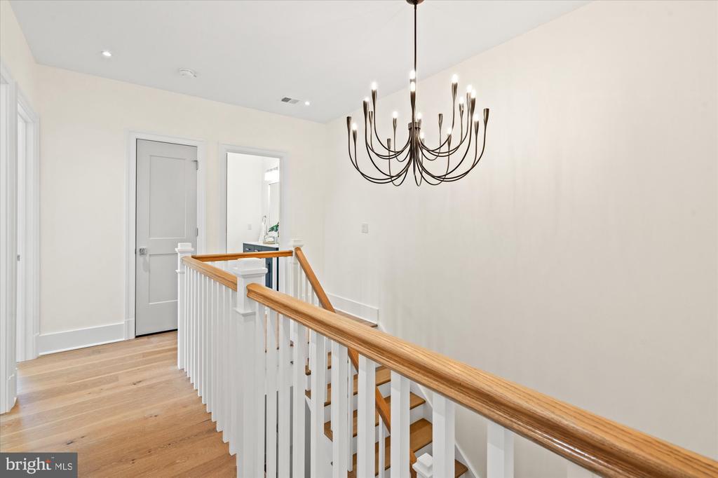 28 W CHAPMAN STREET