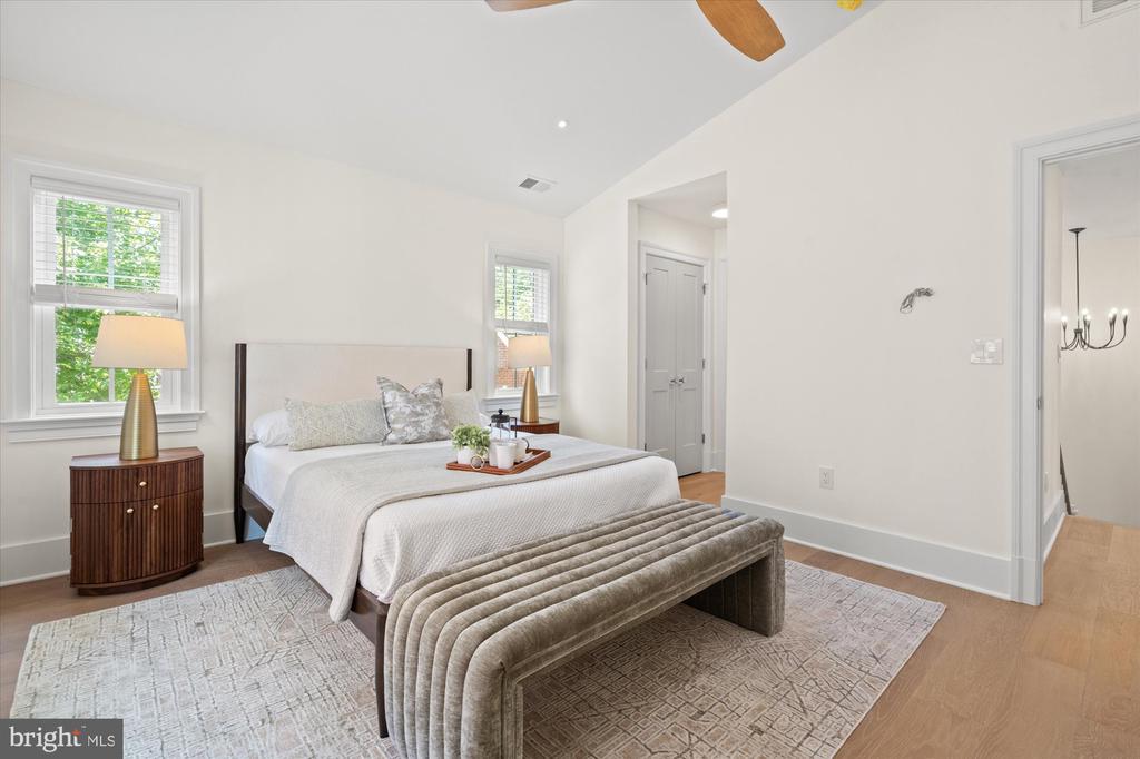 26 W CHAPMAN STREET