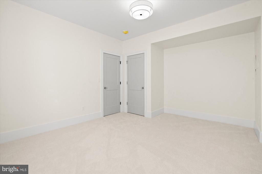 26 W CHAPMAN STREET