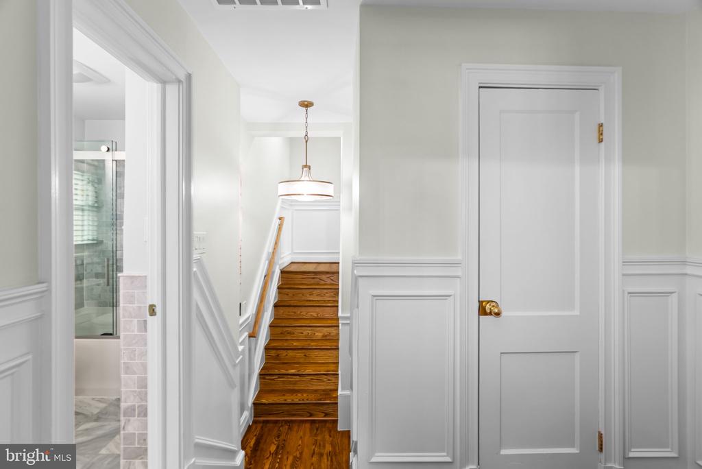 1000 W BRADDOCK ROAD
