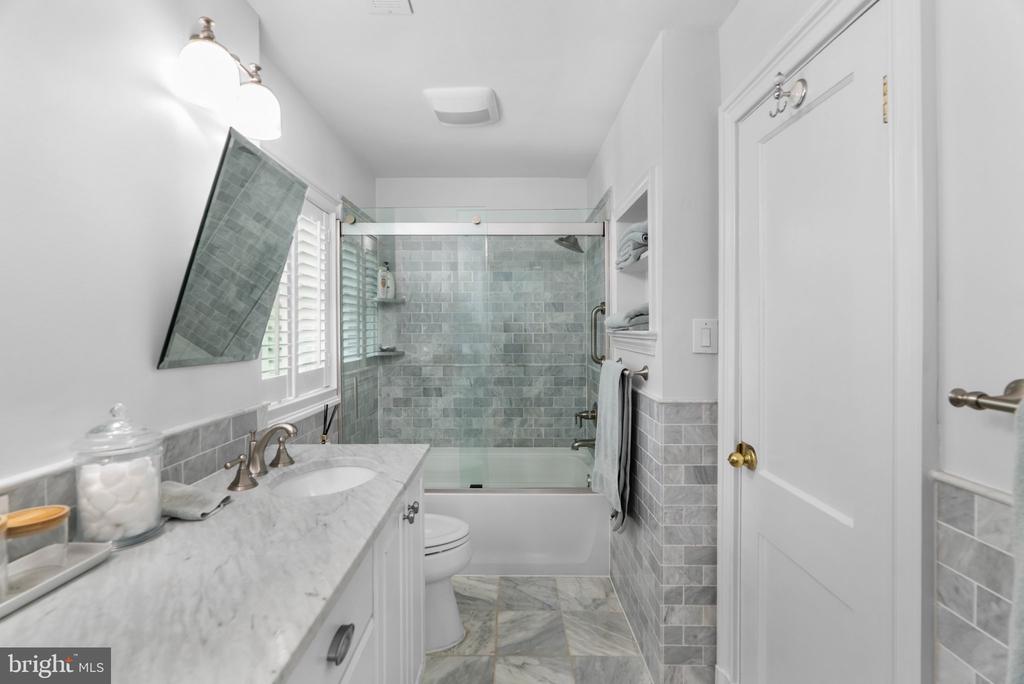 1000 W BRADDOCK ROAD