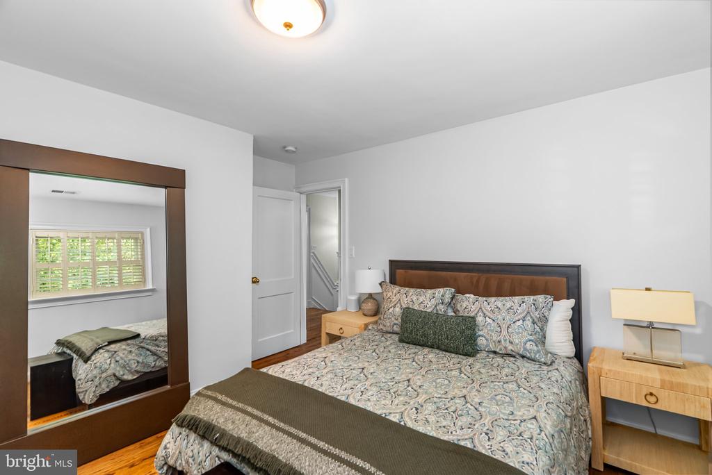 1000 W BRADDOCK ROAD