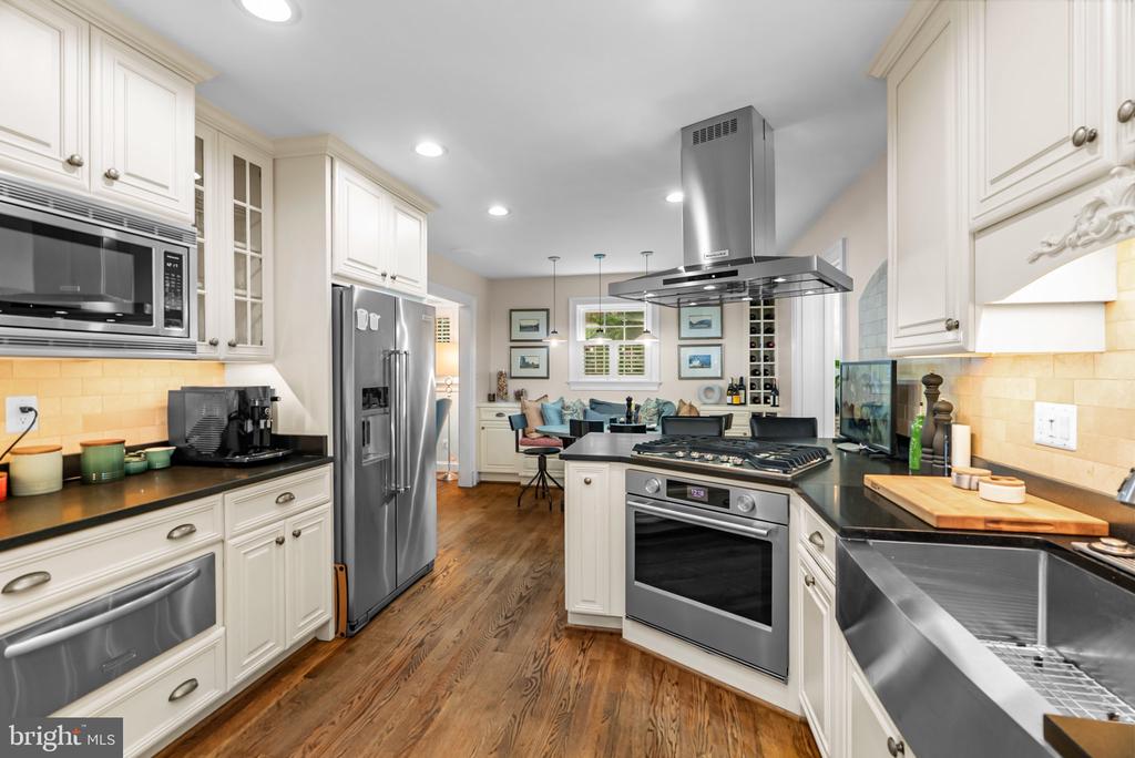 1000 W BRADDOCK ROAD