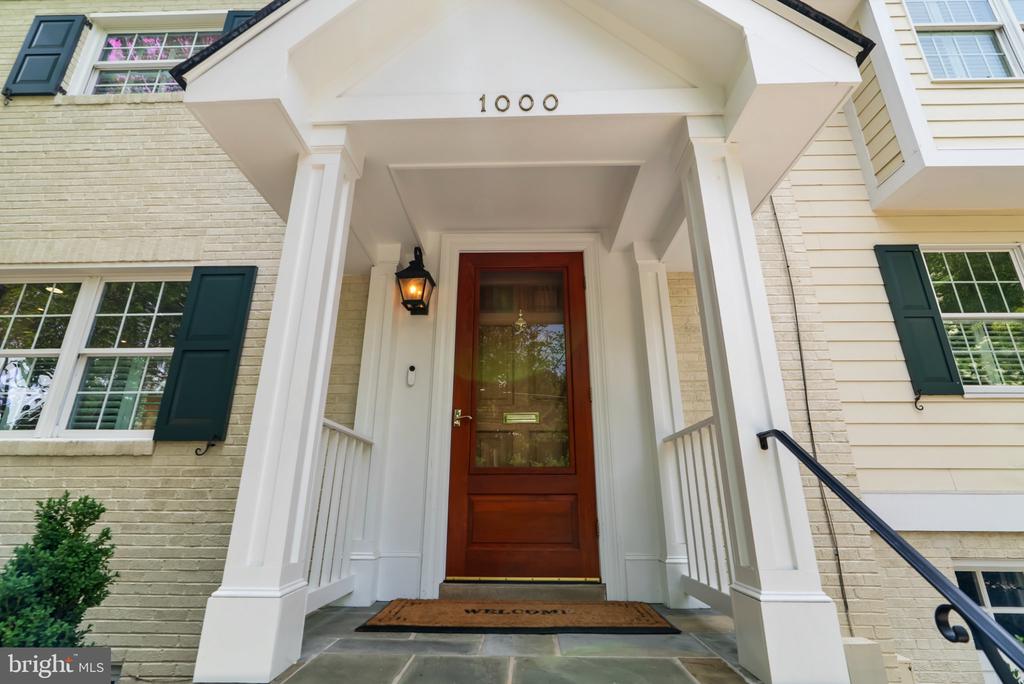 1000 W BRADDOCK ROAD