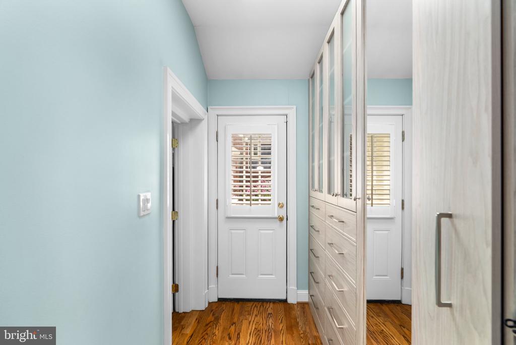 1000 W BRADDOCK ROAD