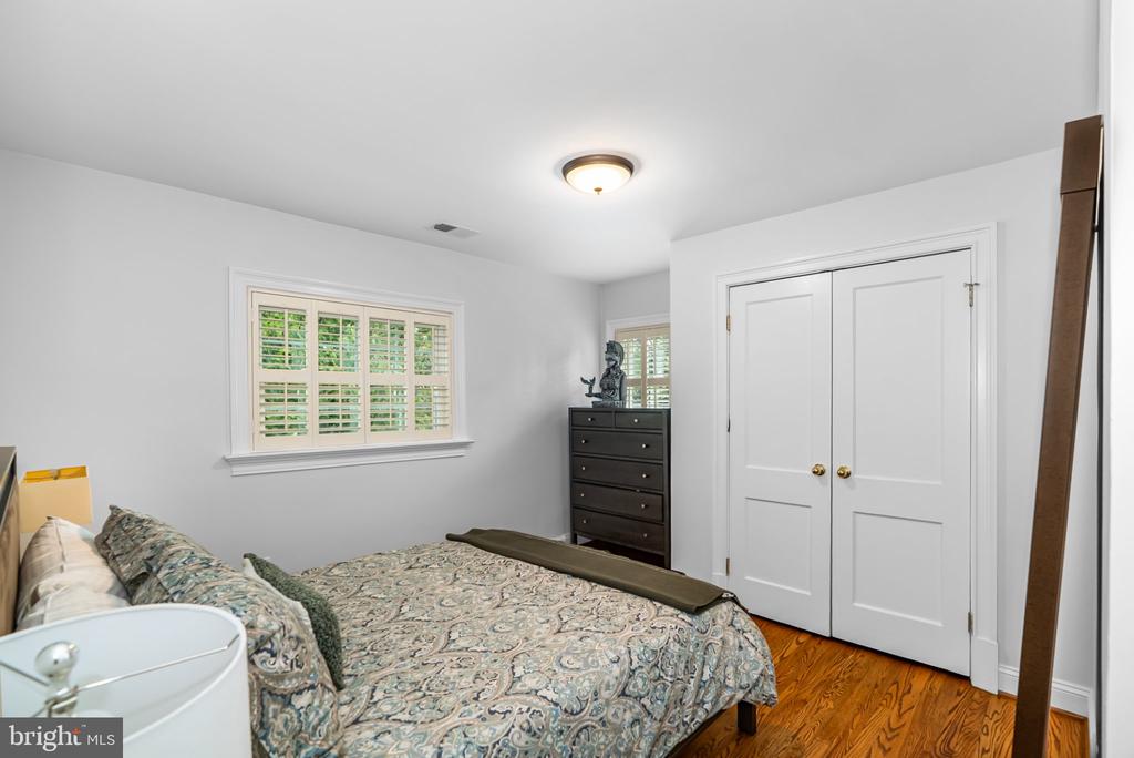 1000 W BRADDOCK ROAD