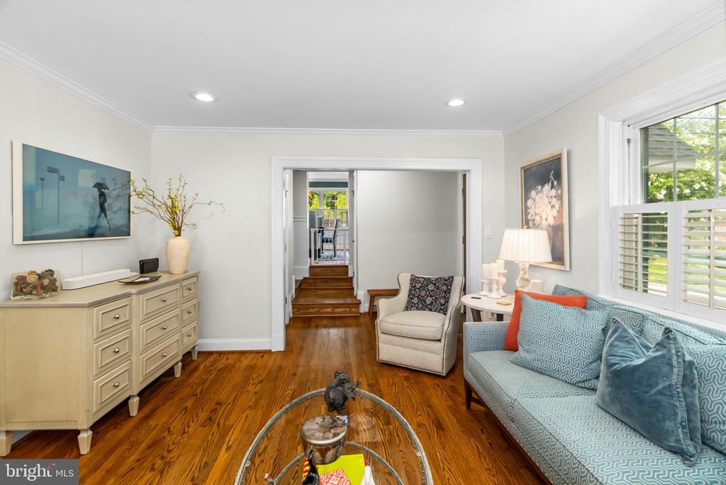 1000 W BRADDOCK ROAD