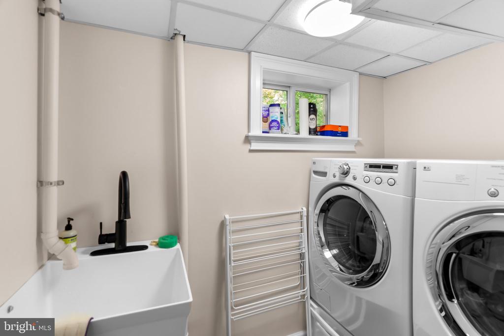1000 W BRADDOCK ROAD