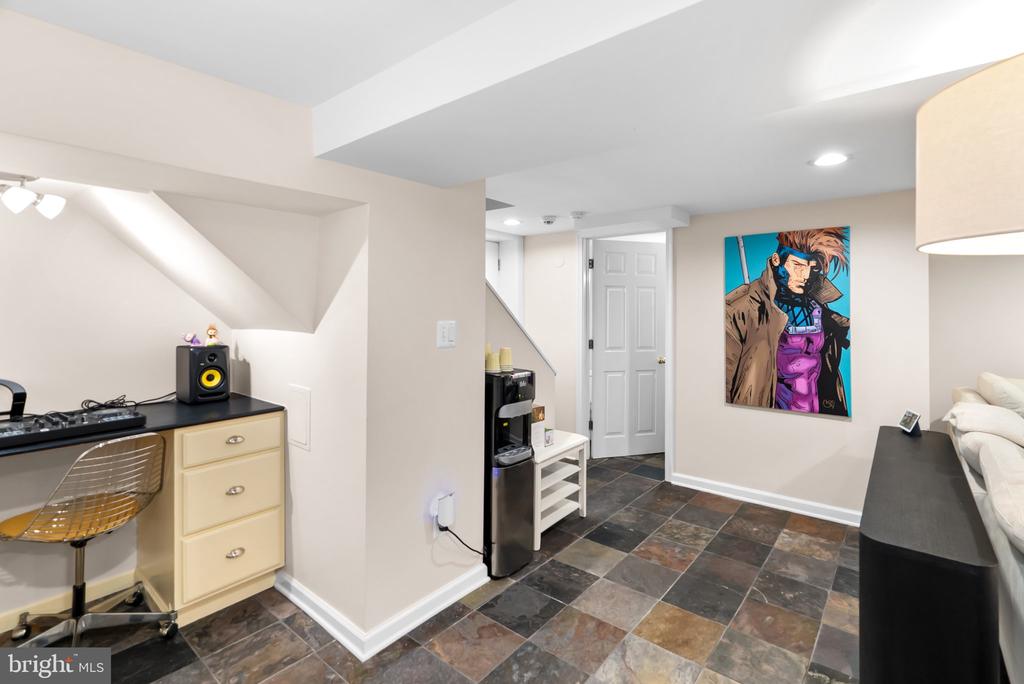 1000 W BRADDOCK ROAD